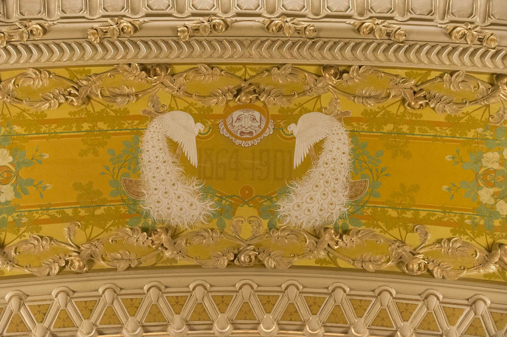 L'Opéra de Vichy - détail du fronton de scène